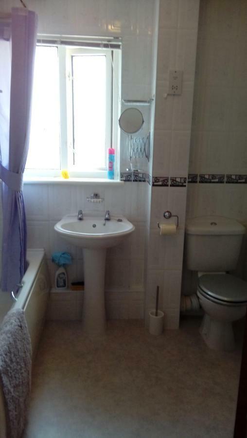 Lavender House Hotel Bridgend  Bagian luar foto