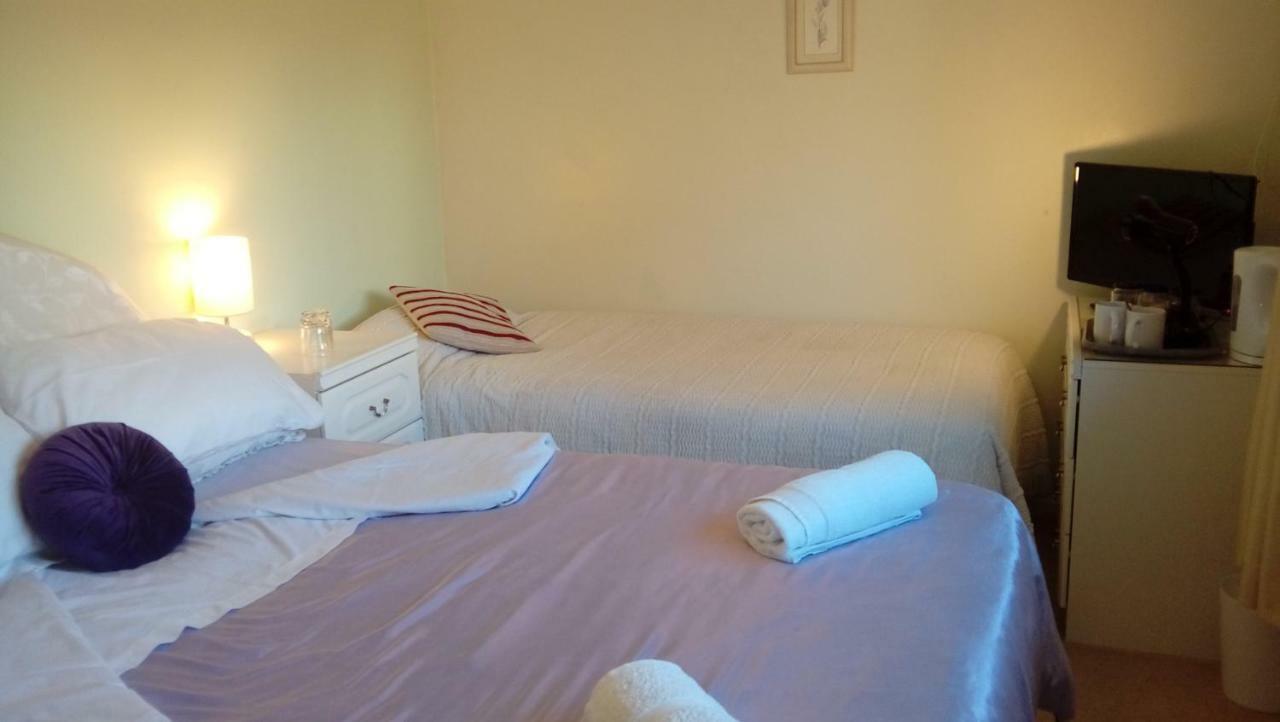 Lavender House Hotel Bridgend  Bagian luar foto