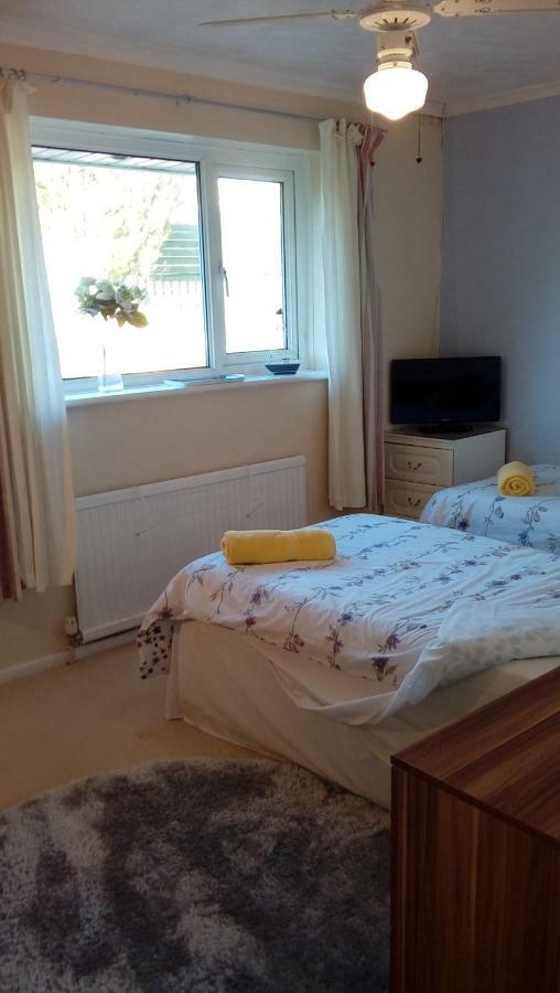 Lavender House Hotel Bridgend  Bagian luar foto